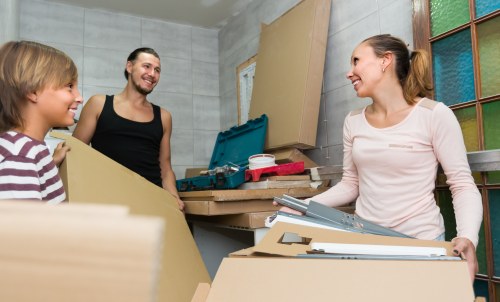 House removalists helping with a family home move in Holland Park
