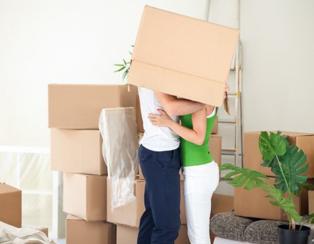 Packing and loading support for a flat move in Holland Park